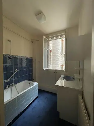 Finitions intérieures salle de bains par Yvelines Rénovation, Ma Maison en Yvelines